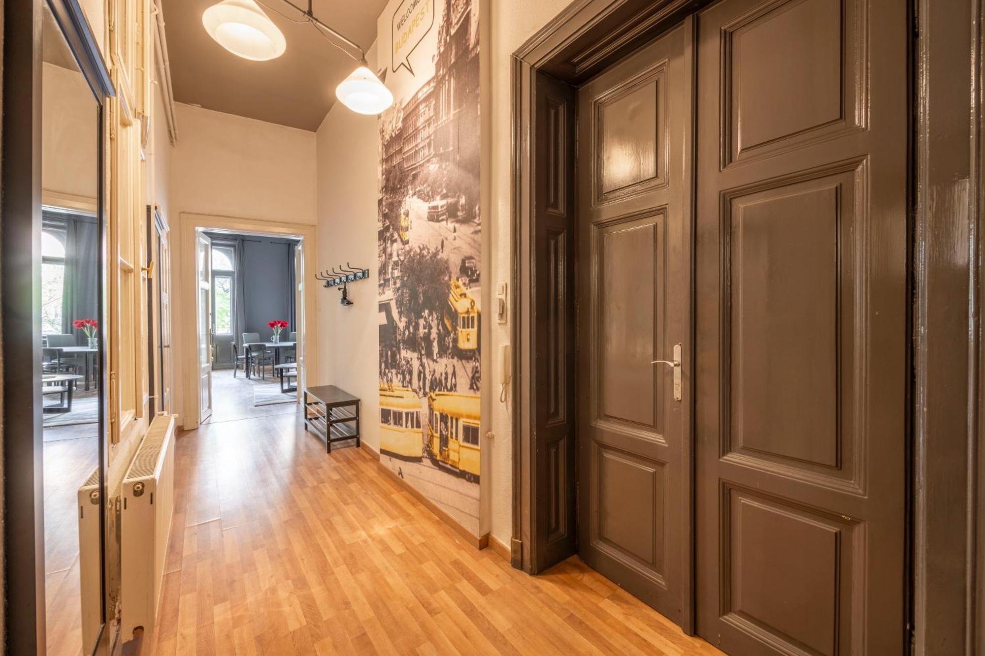Cozy & Nostalgic Style In The Center Budapeszt